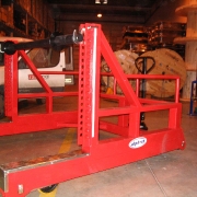 wózek umożiwia podniesienie  i przemieszczenie bÄ™bnĂłw o średnicy do 2.4 m i masie 2,2 t.