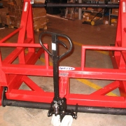 wózek umożiwia podniesienie  i przemieszczenie bÄ™bnĂłw o średnicy do 2.4 m i masie 2,2 t.